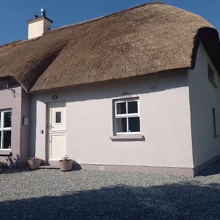 Remarkable 3-bed House In Сasa de vacaciones *