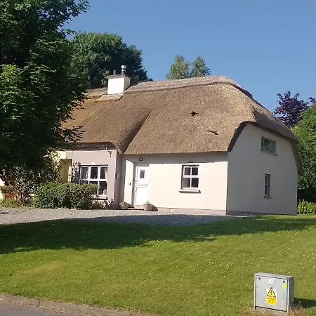 Remarkable 3-bed House In Prázdninový dům *